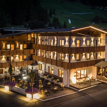 First Mountain Hotel Oetztal แลงเงนเฟลด์ ภายนอก รูปภาพ