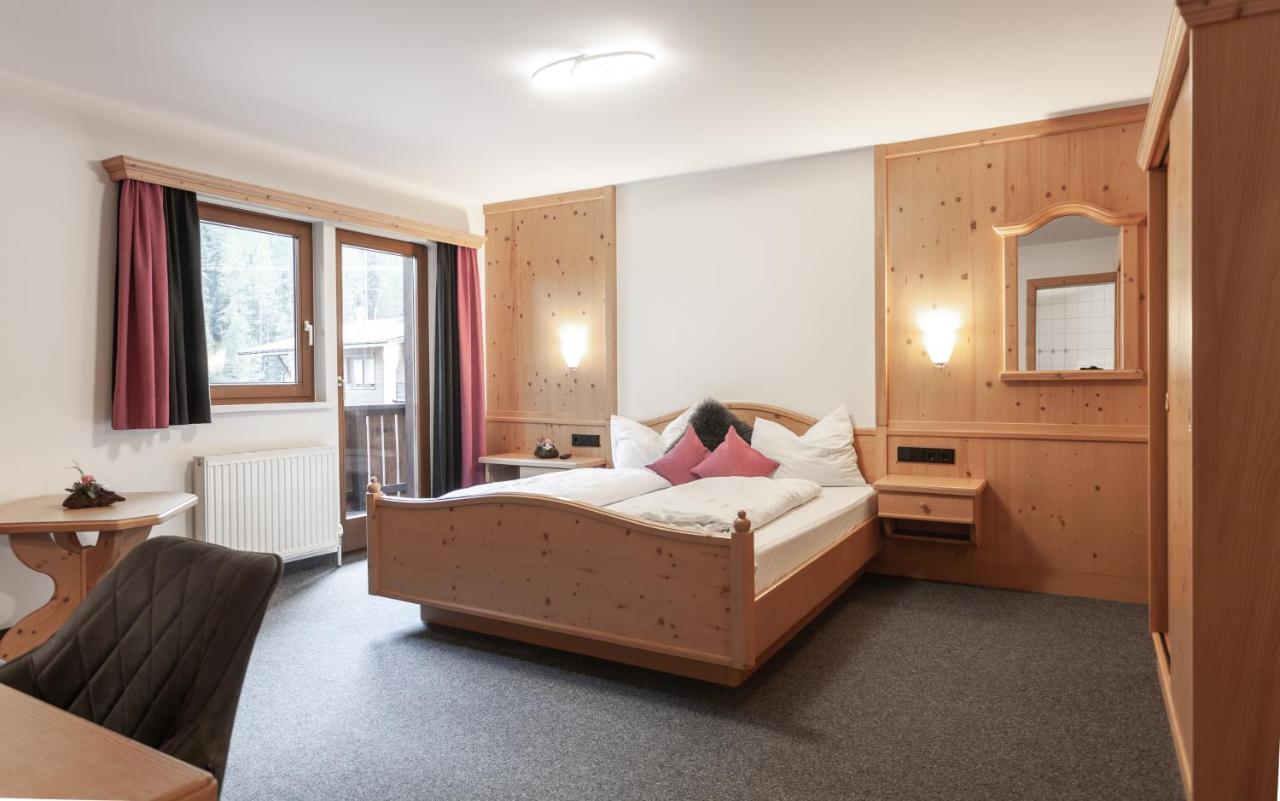 First Mountain Hotel Oetztal แลงเงนเฟลด์ ภายนอก รูปภาพ